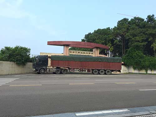  欣方圳仿大理石垃圾桶廠家為清遠(yuǎn)高校送貨上門。