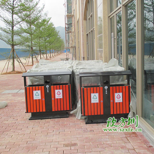 廣州清遠地產(chǎn)物業(yè)公司,增添欣方圳鋼木垃圾桶